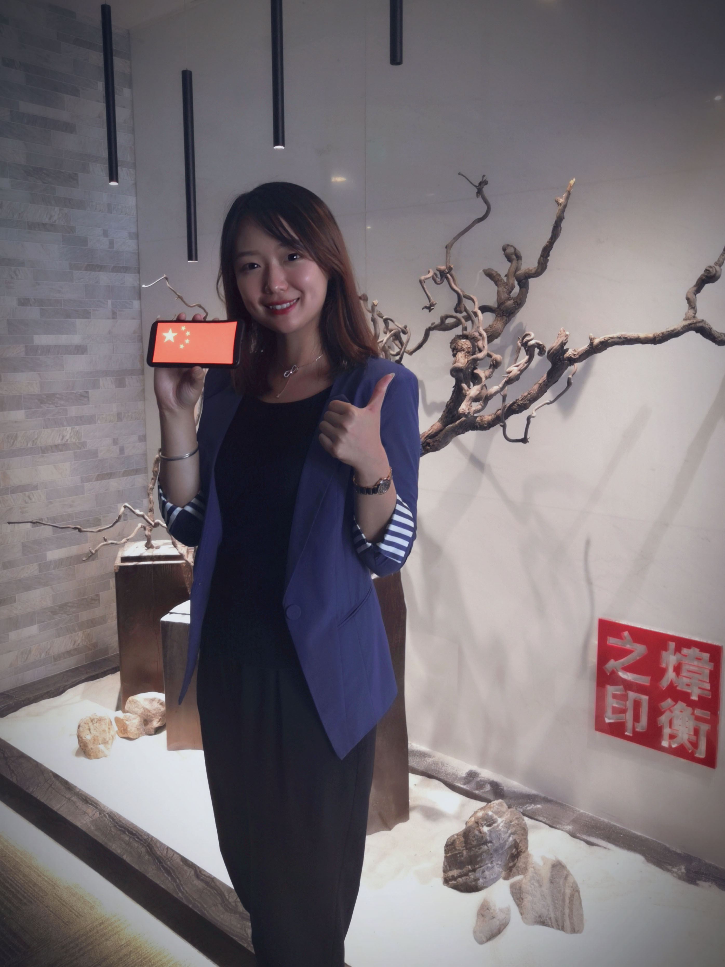 新中国成立七十周年系列活动之一：我和国旗同框