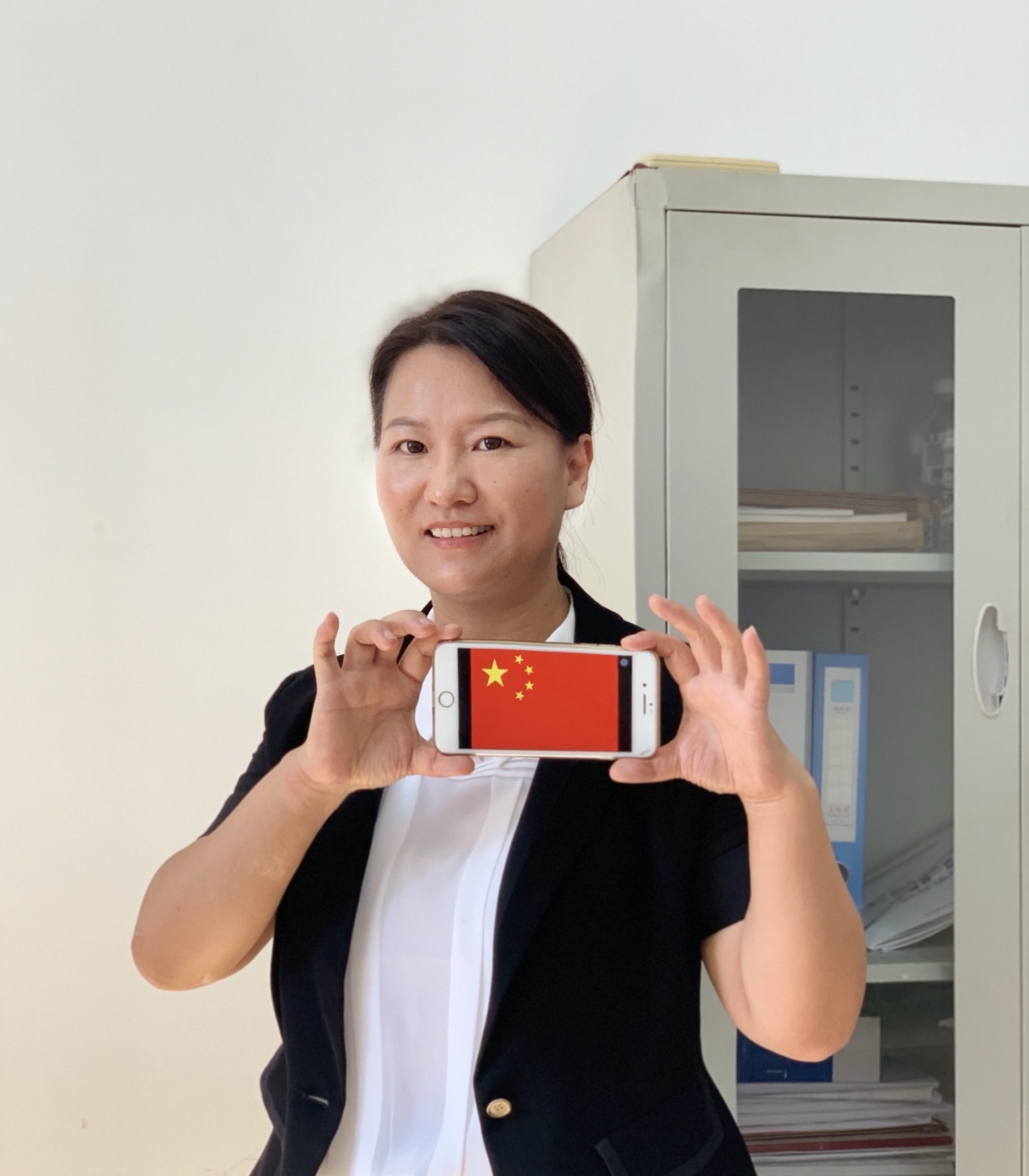 新中国成立七十周年系列活动之一：我和国旗同框