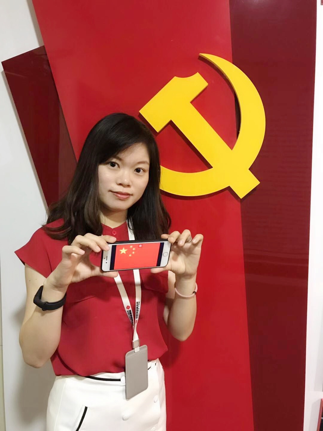 新中国成立七十周年系列活动之一：我和国旗同框