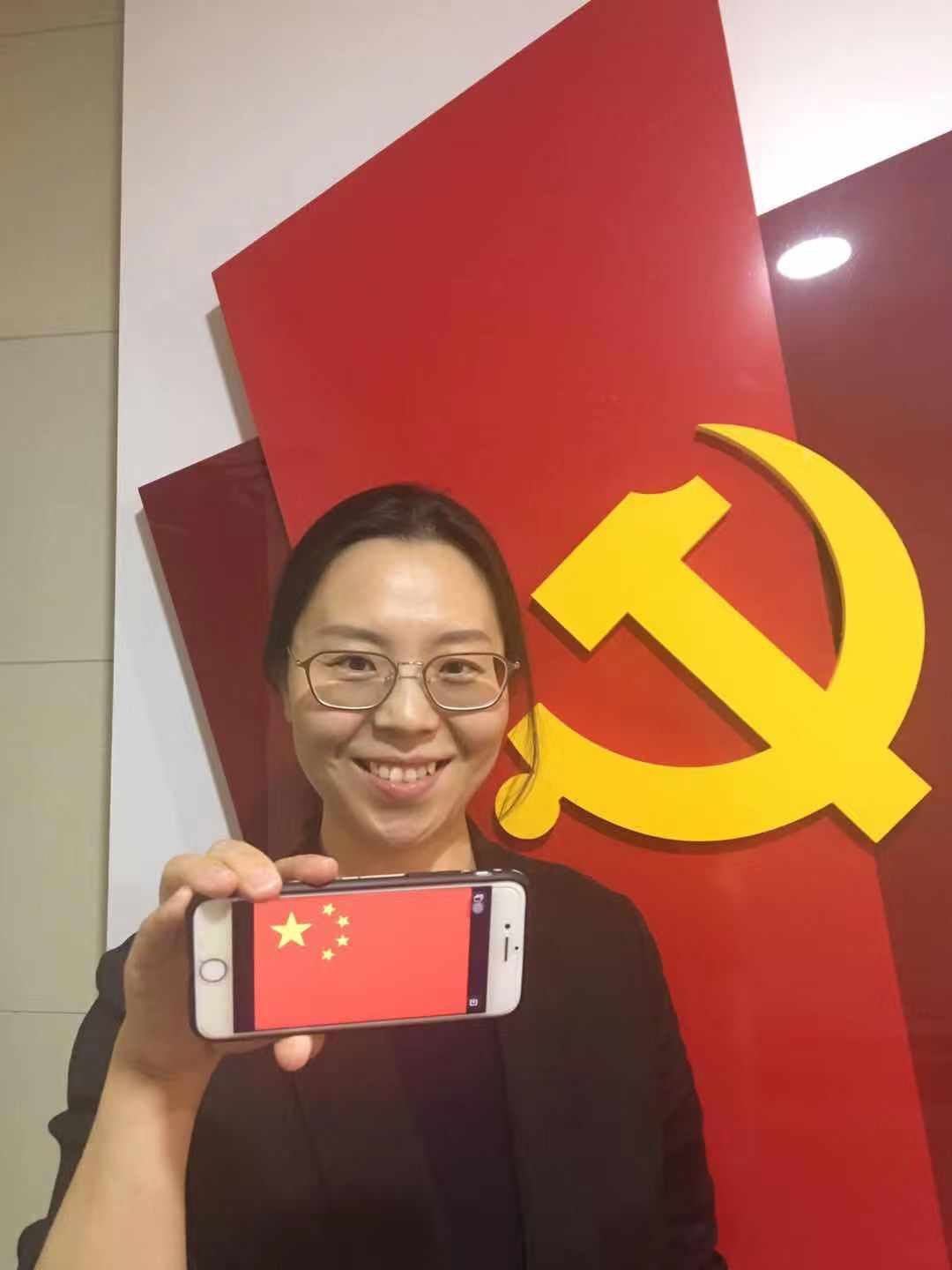 新中国成立七十周年系列活动之一：我和国旗同框