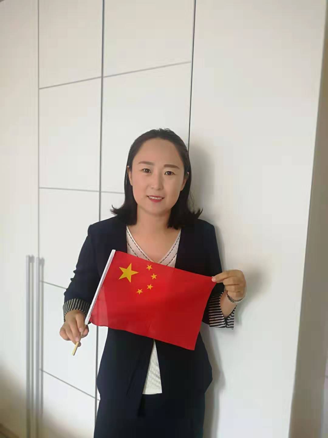 新中国成立七十周年系列活动之一：我和国旗同框