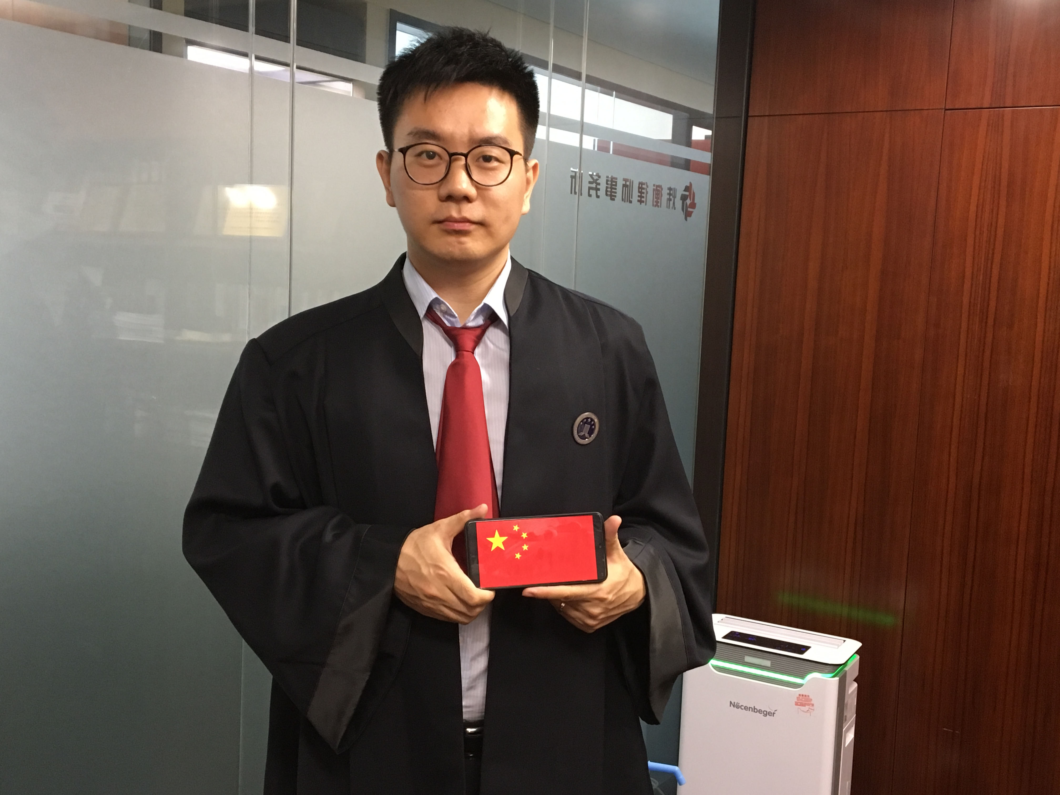 新中国成立七十周年系列活动之一：我和国旗同框