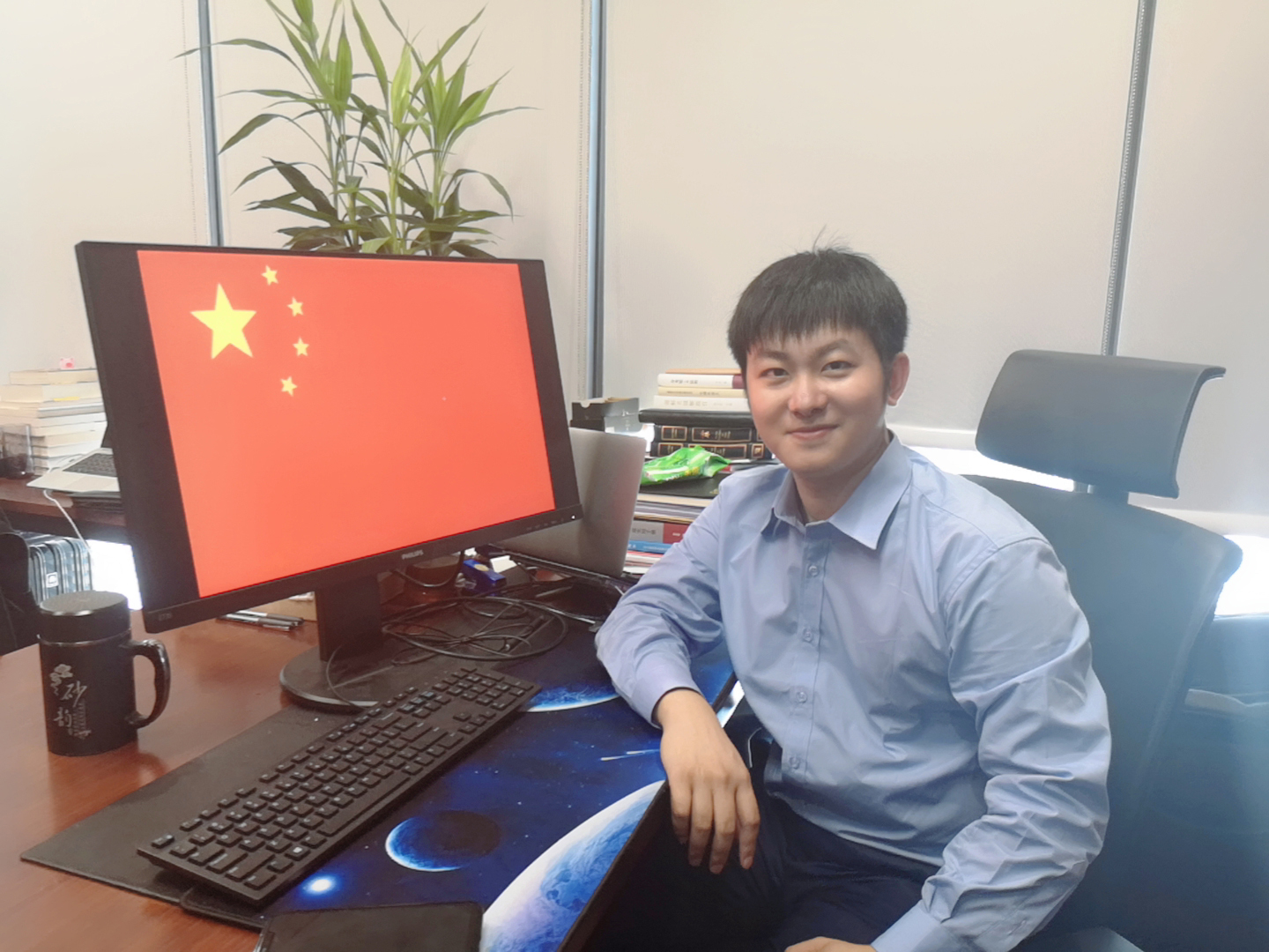 新中国成立七十周年系列活动之一：我和国旗同框