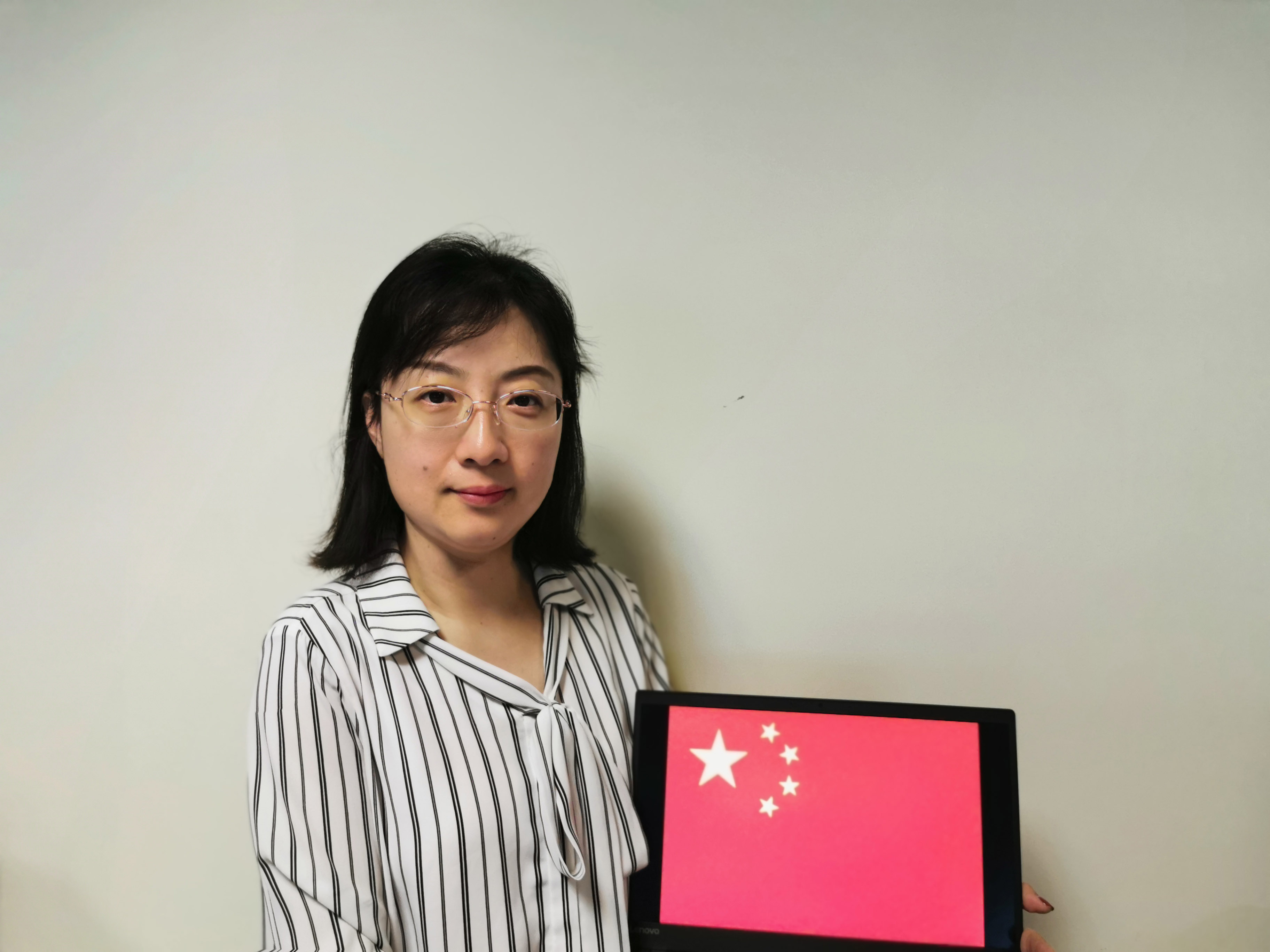 新中国成立七十周年系列活动之一：我和国旗同框
