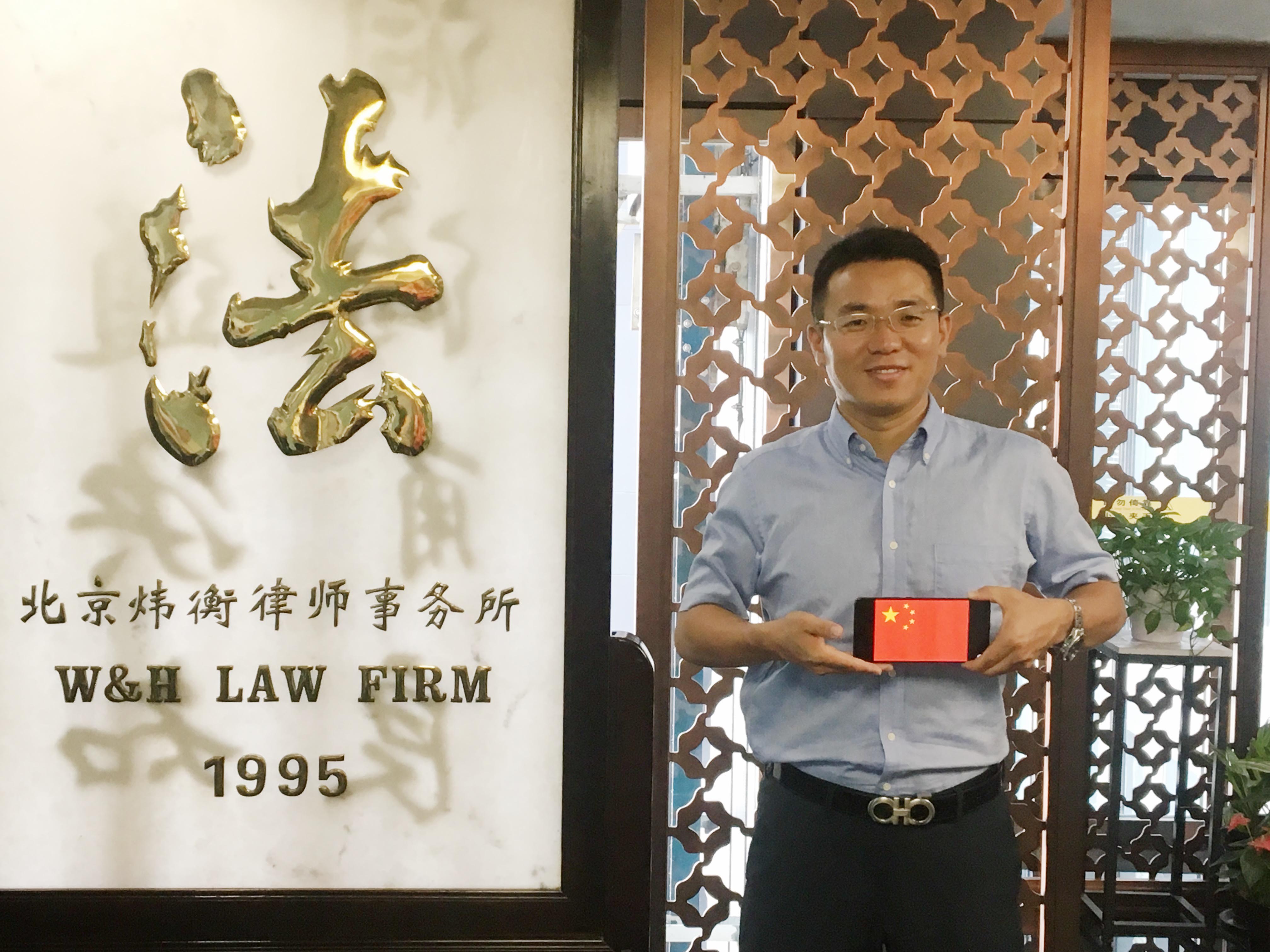 新中国成立七十周年系列活动之一：我和国旗同框