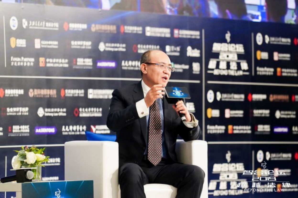 炜衡律师事务所助力“智合论坛2019”顺利闭幕，张小炜主席发表精彩演说