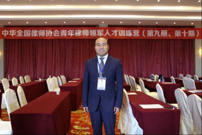 王小涛:从“青训营”学员到司法部“全国优秀法律顾问”