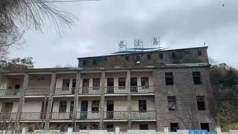 亲爱的长涂岛！亲爱的军港！四十年了，我每时每刻都在想念你