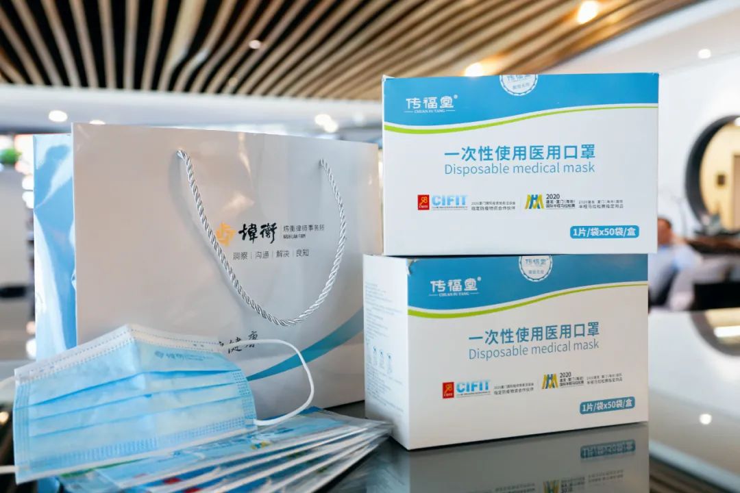 口罩暖人心 同心抵疫情