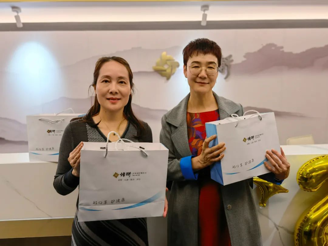 口罩暖人心 同心抵疫情