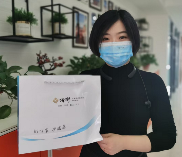 口罩暖人心 同心抵疫情