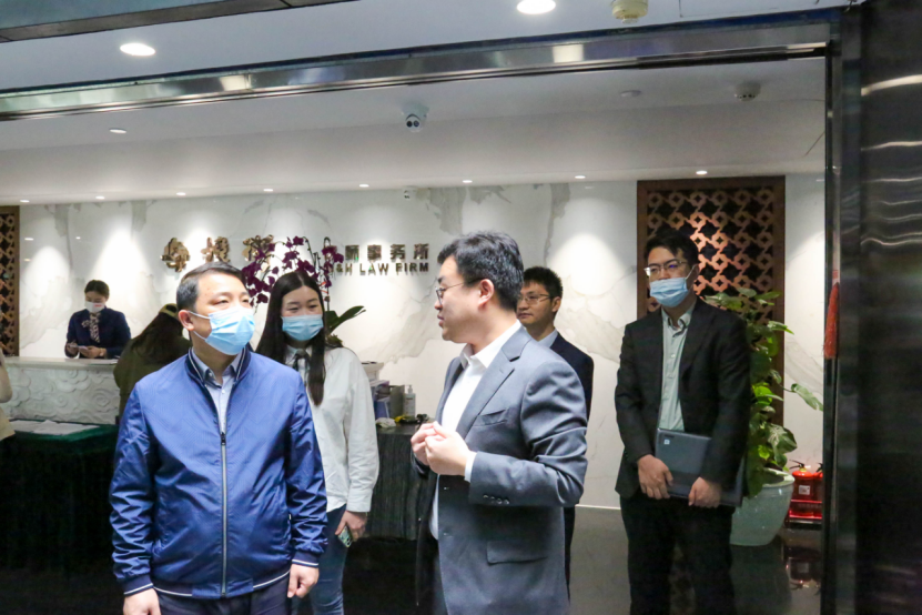 共青团北京市海淀区委员会办公室主任王平一行赴北京市炜衡律师事务所走访调研