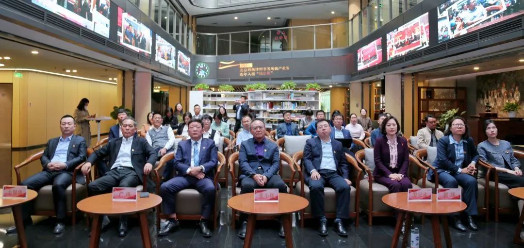 炜衡党委组织收听收看党的二十大开幕会盛况