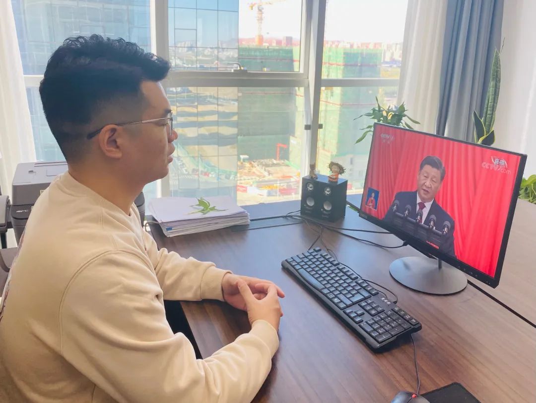 炜衡党委组织收听收看党的二十大开幕会盛况