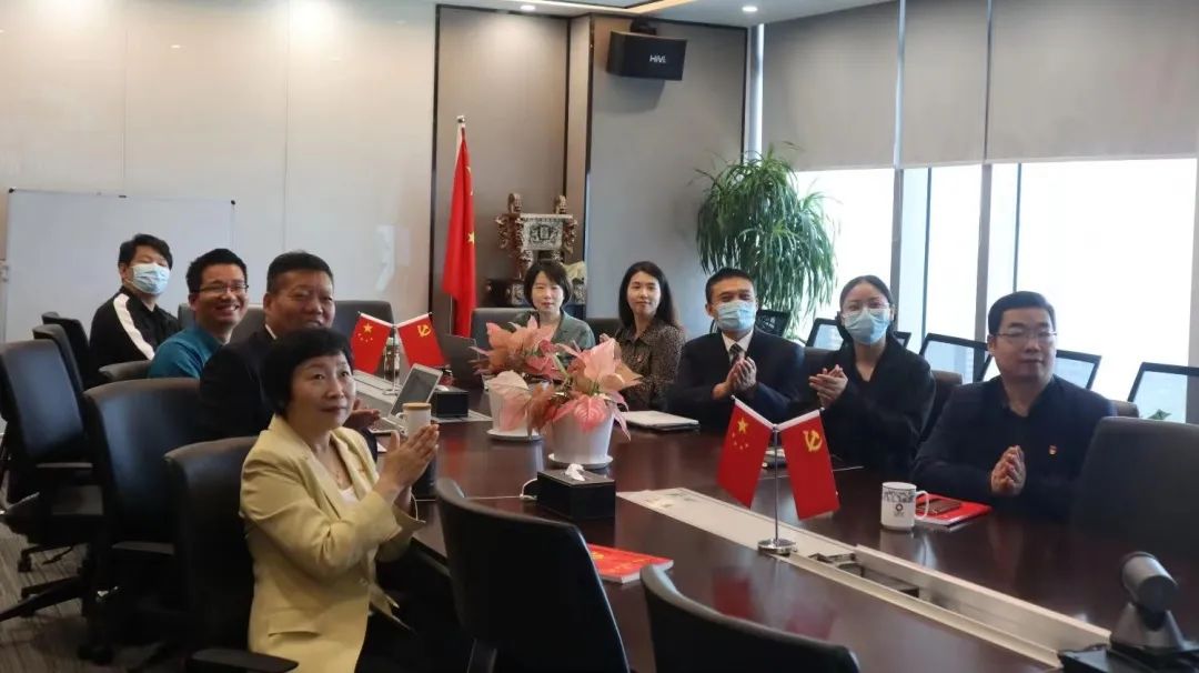 炜衡党委组织收听收看党的二十大开幕会盛况