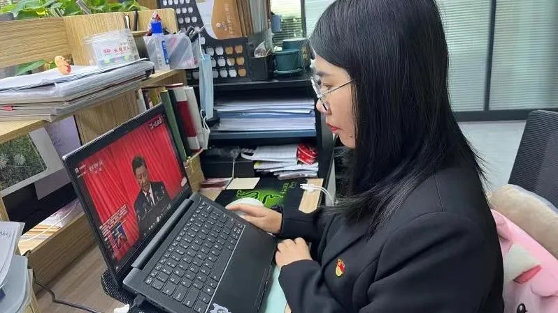 炜衡党委组织收听收看党的二十大开幕会盛况